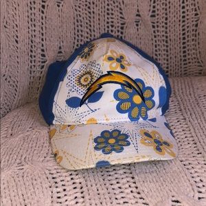 I am selling a chargers toddler hat a ⚡️🧢